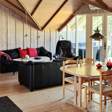 Charming Retreat-by Traum *
