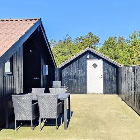 Charming Retreat-by Traum *